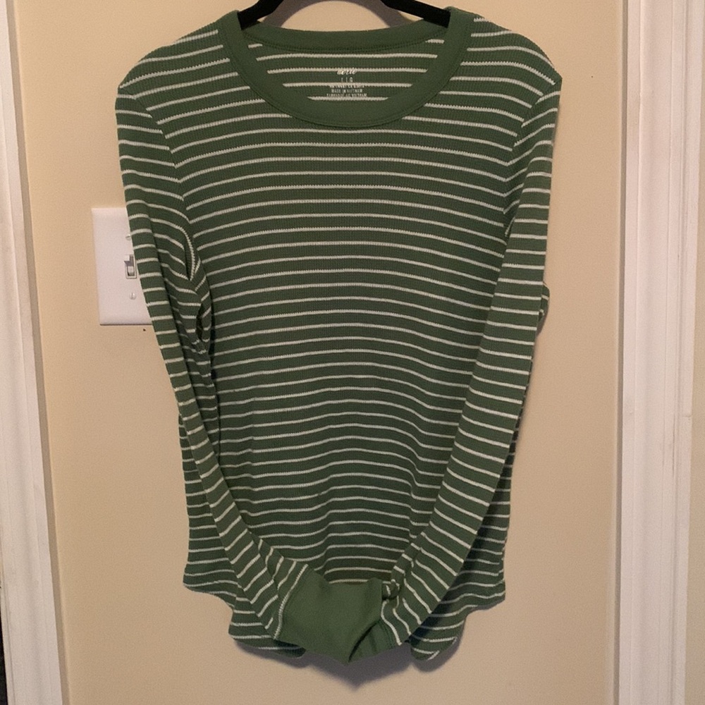 Aerie Green and White Striped Waffle Long Sleeve Tee
Juniors LARGE